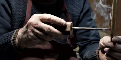 Odun ve kamışları eşsiz seslere sahip enstrümanlara dönüştürüyor