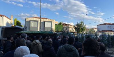 Çeşme'de trafik kazasında hayatını kaybeden sürücü son yolculuğuna uğurlandı