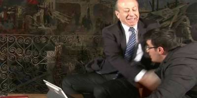 Gazeteci Muharrem Sarıkaya'dan tepki çeken hareket! Canlı yayında ses teknikerini tokatladı