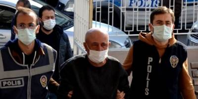 Manisa'da durakta servis bekleyen kadını tüfekle öldürdüğü iddia edilen zanlı tutuklandı