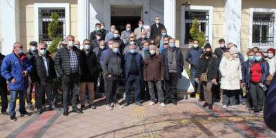 Bornova Belediyesi önünde alkışlı protesto