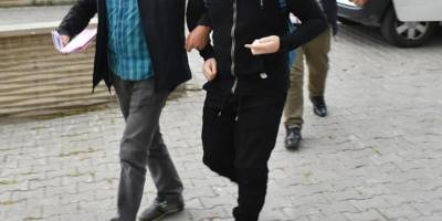 İzmir açıklarında tekneyle yurt dışına kaçmaya çalışan 51 FETÖ üyesi yakalandı