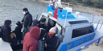 Donmak üzere olan mültecileri deniz polisi kurtardı