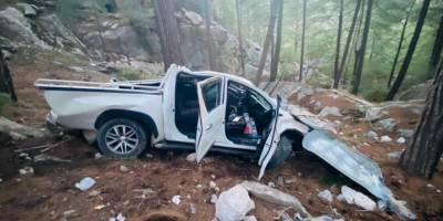 Kontrolden çıkan kamyonet uçurumdan yuvarlandı: 5 yaralı