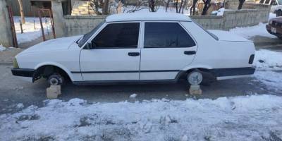 Konya'da 3 günde 4 aracın lastiklerini çalan hırsızlar yakalandı