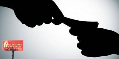 Rüşvet alırken yakalanan vergi dairesi müdürü tutuklandı