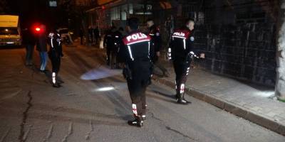 Alacak verecek kavgasında silahlar konuştu: 2 yaralı, 2 gözaltı