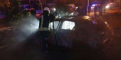 Çaldığı otomobili yakarak kaçtı