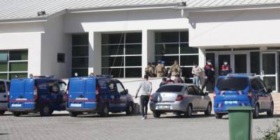 Antalya'da kamyon kasasında çok sayıda göçmen yakalandı