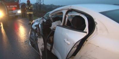 Kaygan yolda duramayan tır, otomobile çarptı: 1 kişi yaralandı