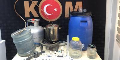 Evini sahte alkol imalathanesine çeviren kişi yakalandı