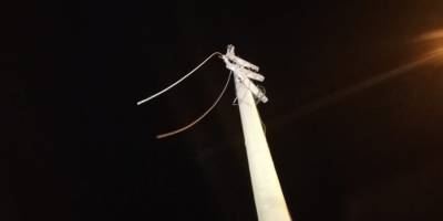 Uçan çatı elektrik tellerini kopardı: Solunum cihazına bağlı genç için zamanla yarıştılar