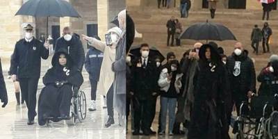 Bülent Ersoy'a şemsiye tutan Anıtkabir Komutanı ve Takım Komutanı görevden alındı