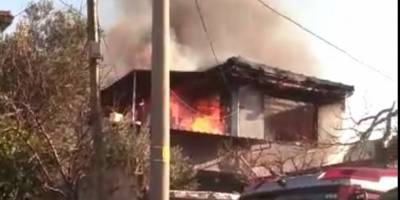 Bakkaldan döndüğünde evinin yandığını gördü