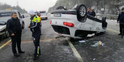 TEM’de 12 otomobilin karıştığı zincirleme kazada 2 kişi yaralandı