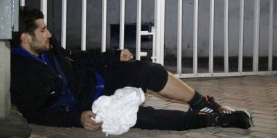 Genç kadın, gürültü yapan komşusunu bıçakladı