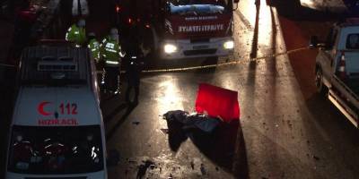 D-100’de çekici bekleyen sürücüye otomobil çarptı, sürücü hayatını kaybetti