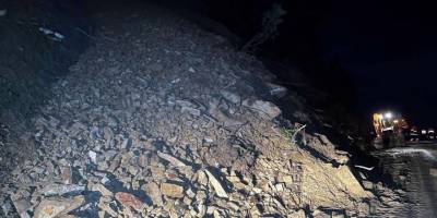 Sinop-Ayancık karayolunda heyelan