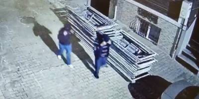 Makasla kilidi kesip, 5 bin liralık inşaat malzemesi çaldılar: Kağıthane polisi 460 araç inceleyerek yakaladı