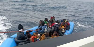 İzmir açıklarında 38 düzensiz göçmen kurtarıldı