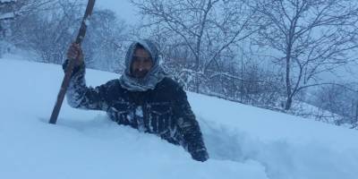 Elazığ'da kar kalınlığı insan boyuna yaklaştı