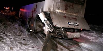 Yolcu otobüsü şarampole düştü: 4 yaralı