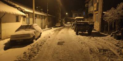 Dursunbey'de 4,7 büyüklüğünde deprem meydana geldi: Deprem pek çok ilde hissedildi