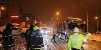 Antalya karayolunda ulaşıma kar engeli