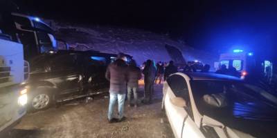 D100'de 8 araç birbirine girdi: 9 yaralı