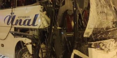 Amasya’da yolcu otobüsü karlı yolda kaza yaptı: 12 yaralı