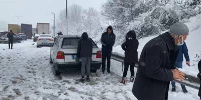 TEM Otoyolu'nda çok sayıda araç birbirine girdi