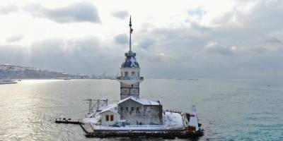 Beyaz gelinliğini giyen Kız Kulesi fotoğrafçı akınına uğradı