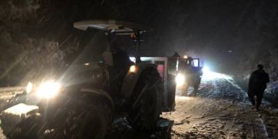 Muğla'nın turistik ilçelerinin yüksek kesimlerinde etkili olan kar bazı yolları kapattı