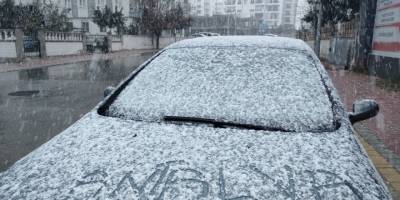 Antalya kent merkezine 29 yıl sonra kar yağdı