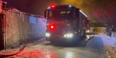 Saatlerce süren yangında 80 kadar hayvan telef oldu