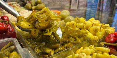 Havaların soğumasıyla acı biber turşusunun satışları 10 kat arttı