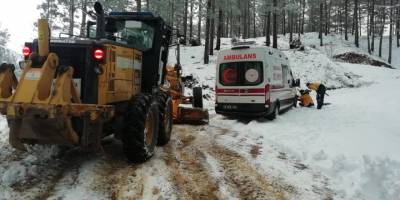 Antalya’da kardan kapanan yollarda çalışma