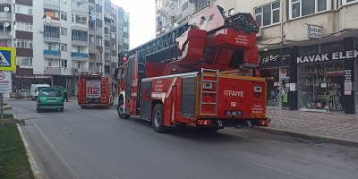 Çatıda mangal keyfi polisi ve itfaiyeyi alarma geçirdi