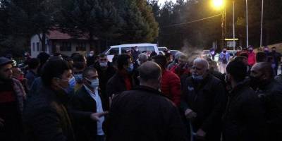 Taciz iddiasını duyan 100 kişi toplandı: 'Köylünün önünde duramadım'