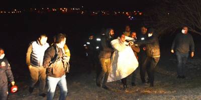 Denize atlayan alkollü kadın ekiplere zor anlar yaşattı