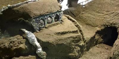 İtalya'da 2000 yıllık dört tekerlekli tören arabası bulundu