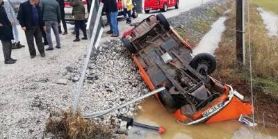Denizli’de şarampole devrilen otomobildeki 4 kişi yaralandı