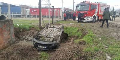 Otomobil kanala uçtu, 2 kişi yaralandı