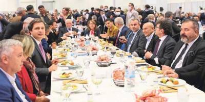 İzmir CHP'de dayanışma görünümlü tehdit yemeği