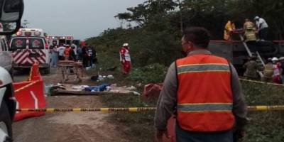 Meksika'da otobüs ile kamyon çarpıştı: 8 ölü