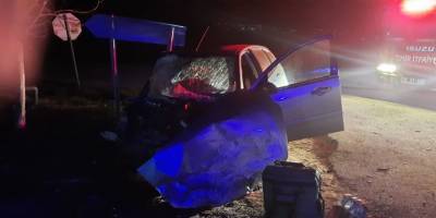 İki araç kafa kafaya çarpıştı: 1 ölü, 1 yaralı