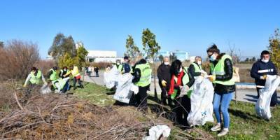 Çiğli’de bahar temizliği kıyı şeridiyle başladı