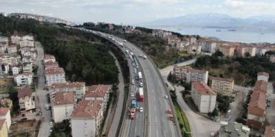 2 tır çarpıştı, TEM’de kilometrelerce uzunlukta kuyruk oluştu