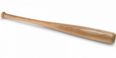 Arabayla düğün salonuna daldı, ardından beyzbol sopasıyla dehşet saçtı