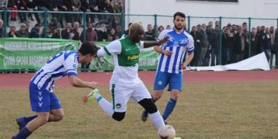 41 yaşında yeşil sahalara dönen Yattara, gençlere taş çıkardı